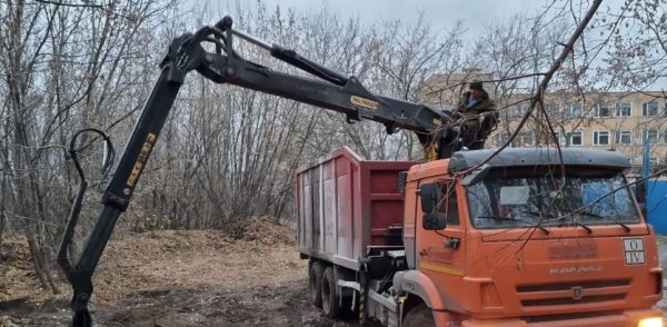 Свалки объемом более 650 кубометров ликвидируют в Автозаводском районе