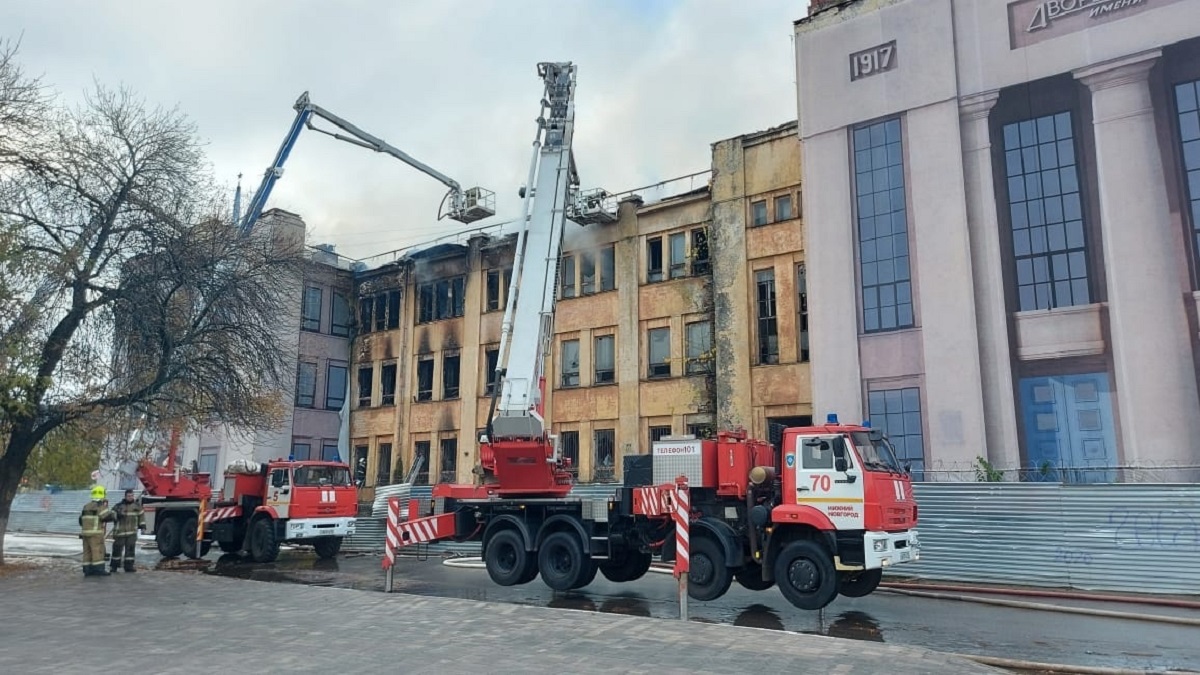 Пожар в ДК имени Ленина тушили почти 6 часов