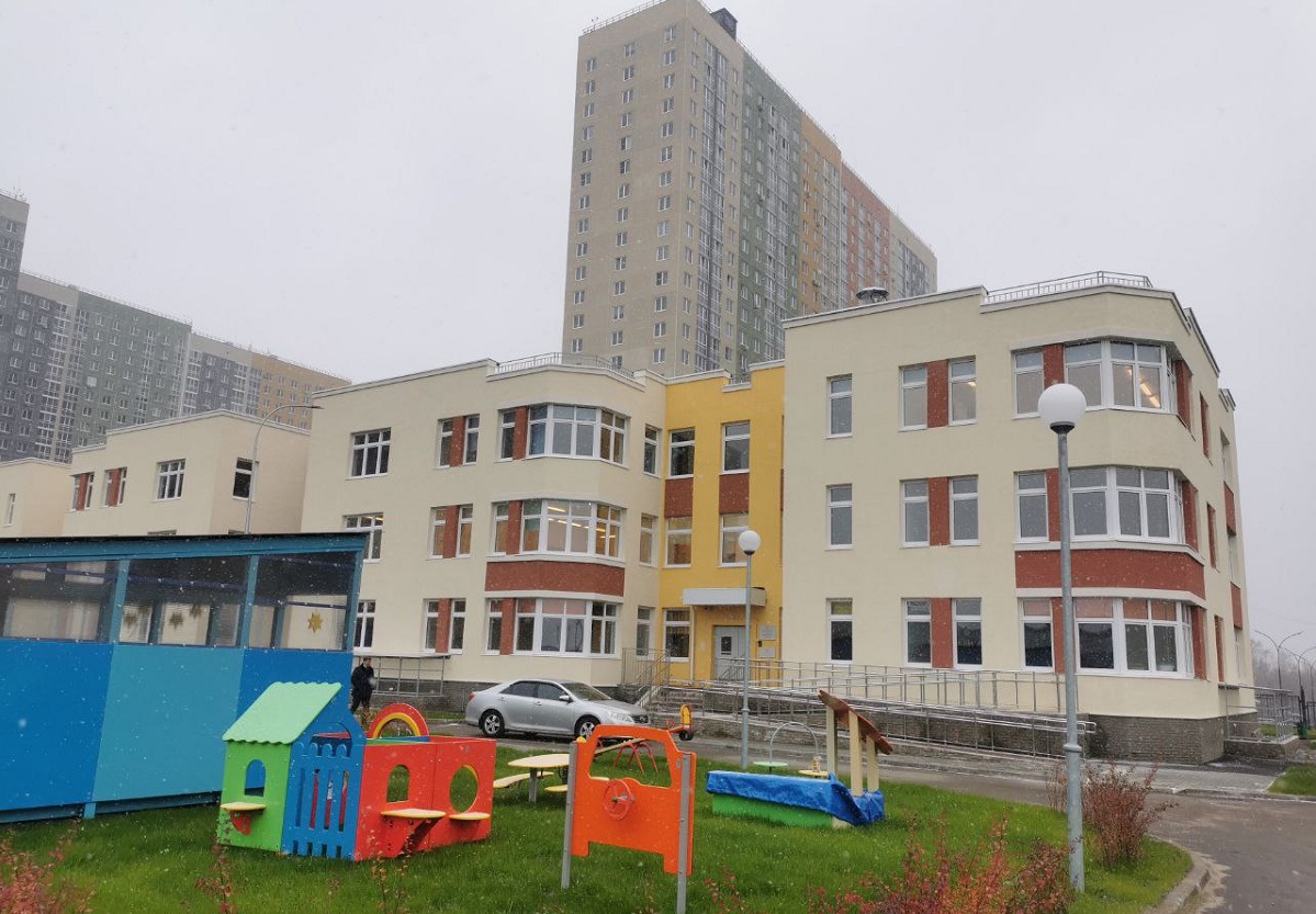 Детский сад на 280 мест построили в ЖК «Анкудиновский парк» по нацпроекту «Жилье и городская среда»