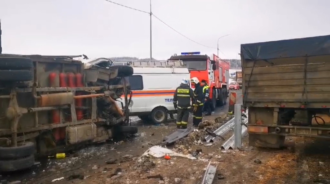 Три автомобиля столкнулись на трассе М‑7 в Кстовском районе