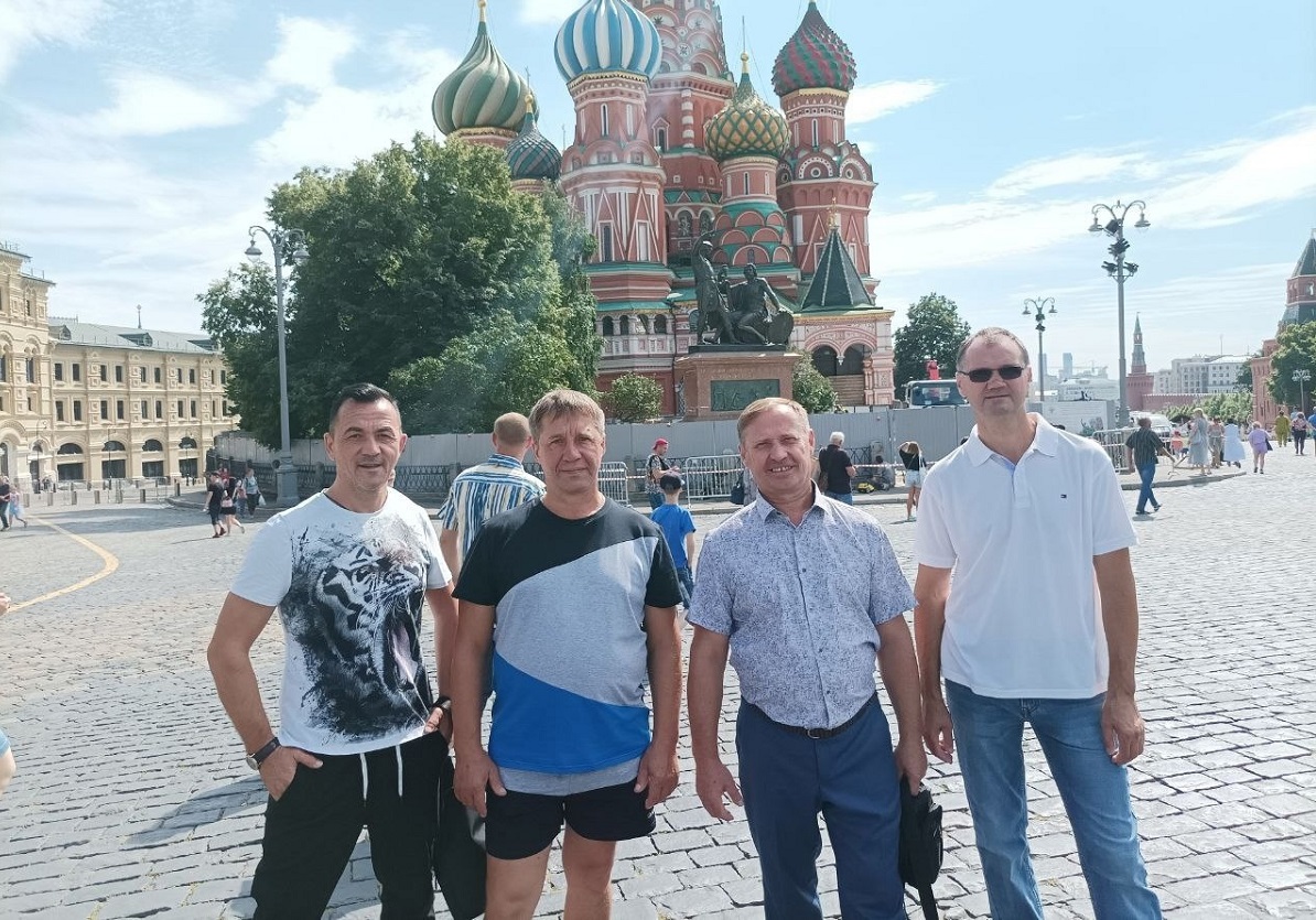 В Москве «Водоватовские ребята» спели на Красной площади и у храма Христа Спасителя