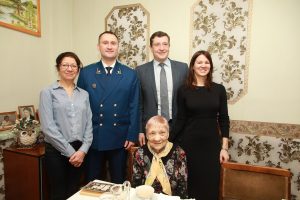 Глеб Никитин поздравил с&nbsp;90-летием ветерана органов прокуратуры Клару Серебряную