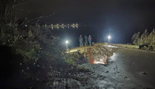 Новую дорогу на набережной вскрыли из-за коммунальной аварии в Павлове