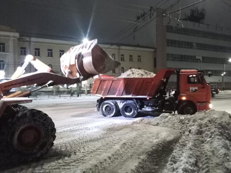 Более 400 единиц техники вышло на уборку улиц Нижнего Новгорода от снега