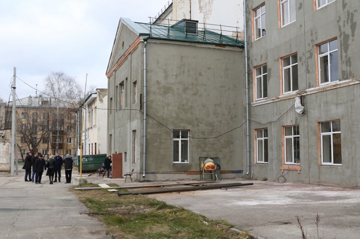 Ход капитального ремонта нижегородских школ обсудили депутаты городской Думы
