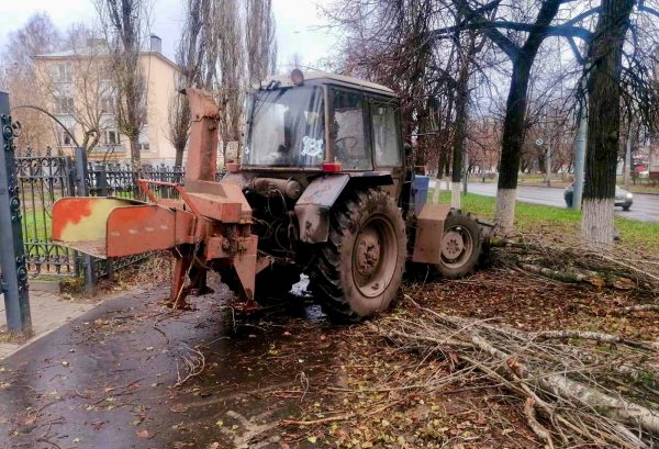 В Нижнем Новгороде устраняют последствия шквалистого ветра и непогоды