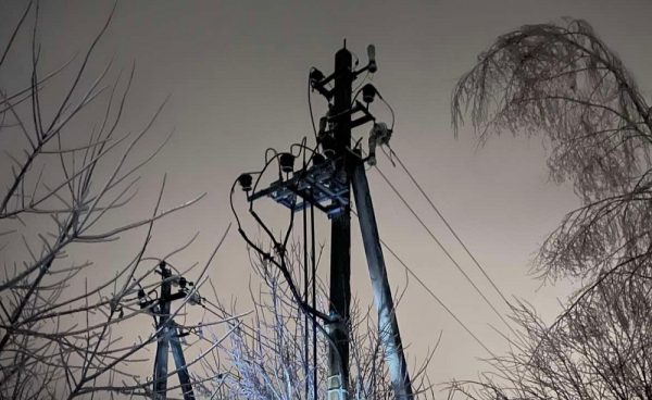 Уже третьи сутки жители Дальнеконстантиновского и Кстовского районов остаются без электричества