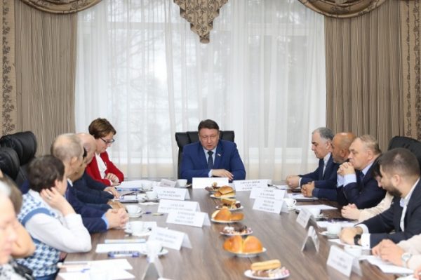 Олег Лавричев провел встречу с руководителями национально-культурных автономий