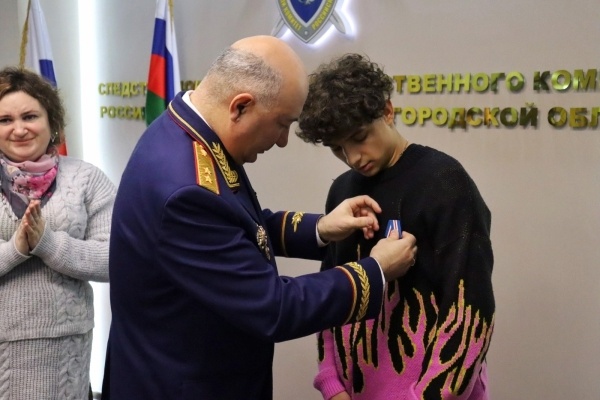 Медаль «Доблесть и отвага» вручили школьнику из Большого Козино, заступившемуся за ребенка