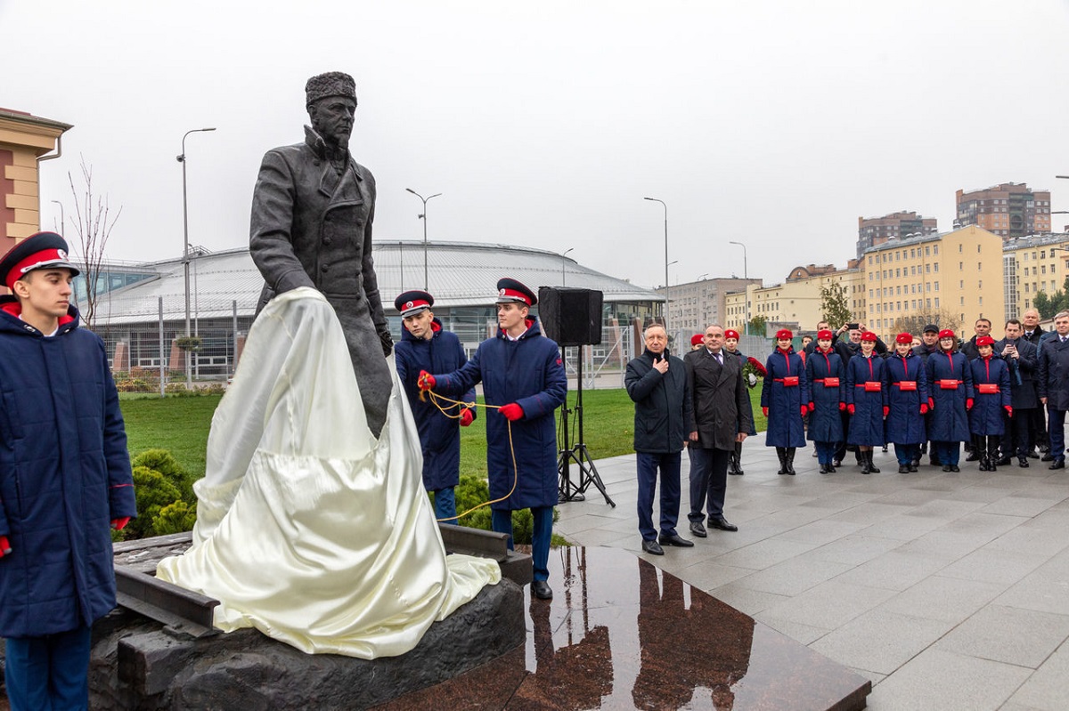 В Петербурге открыли памятник министру путей сообщения