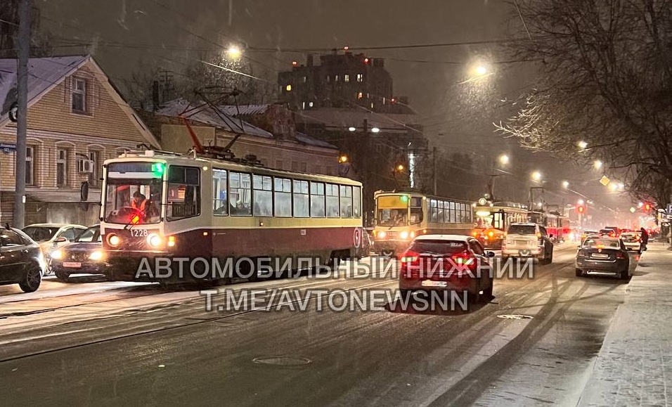 Движение трамваев приостановлено из-за аварии на улице Ильинской