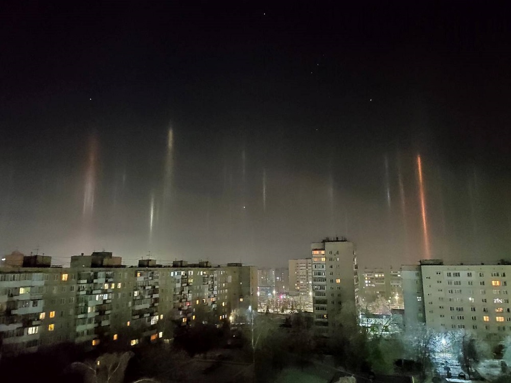 Необычное атмосферное явление наблюдали сегодня ночью жители Дзержинска