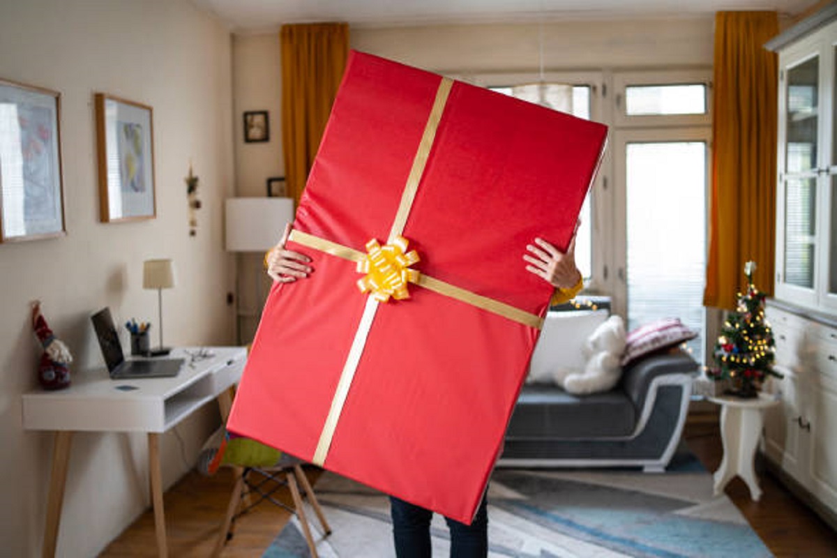 Россияне назвали самые бесполезные подарки к дню рождения
