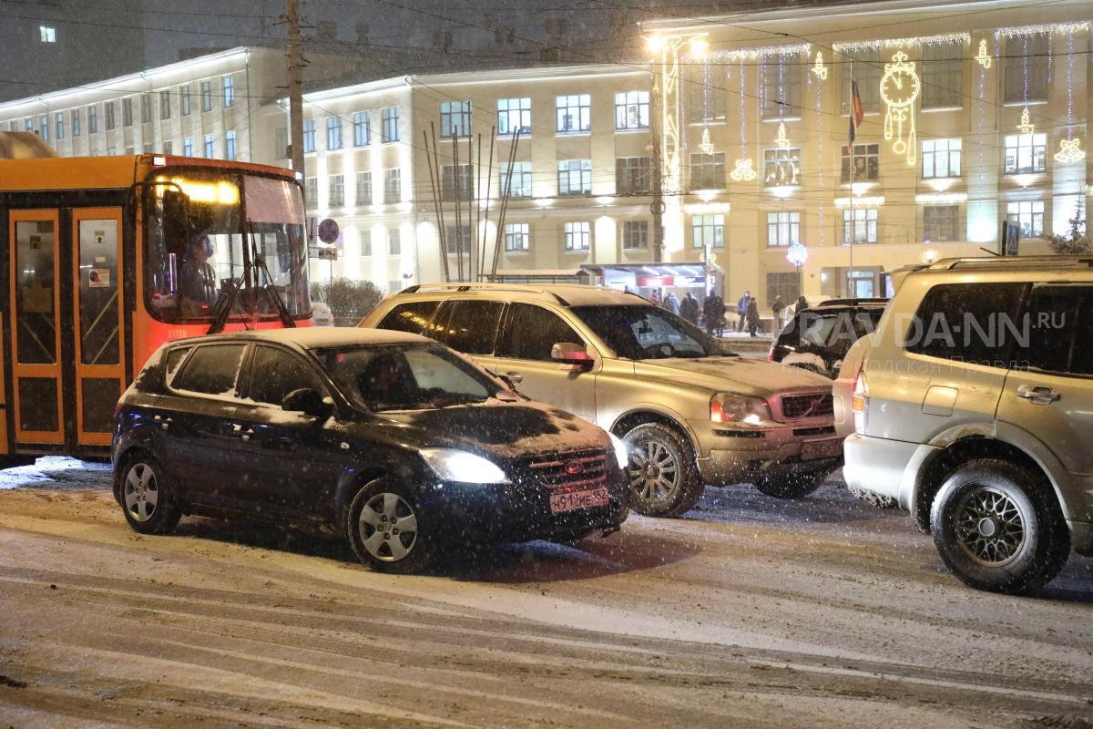 Пробки в 8 баллов сковали улицы Нижнего Новгорода вечером 25 ноября