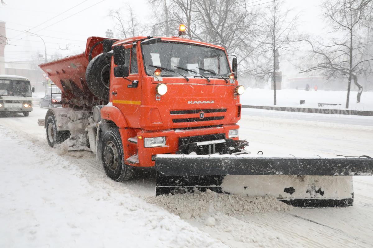 Более 160 машин чистят дороги Нижегородской области от снега