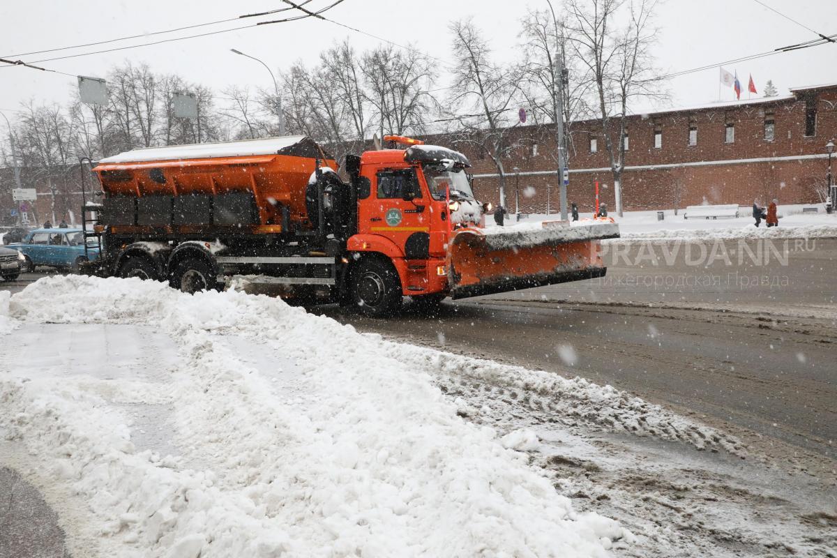 В 8 районах Нижнего Новгорода устраняют последствия сильного снегопада