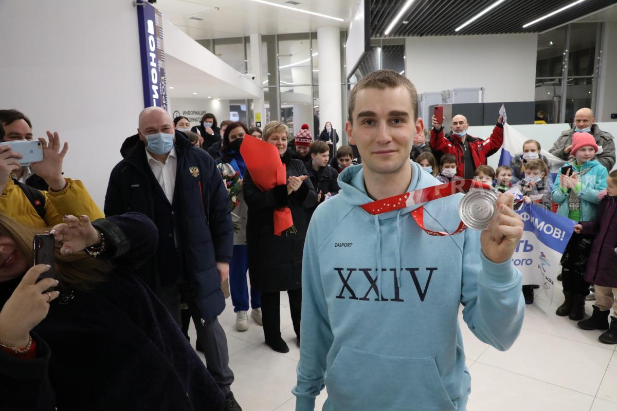 Сергей Трофимов в нижегородском аэропорту после Пекинской олиимпиады