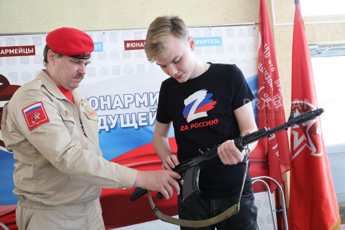 Курс начальной военной подготовки появится в российских школах со следующего года