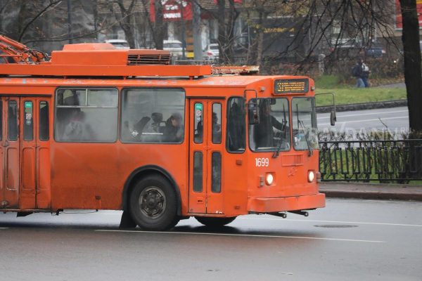 Троллейбусы №13 и 31 возобновили работу после восстановления опоры в Щербинках