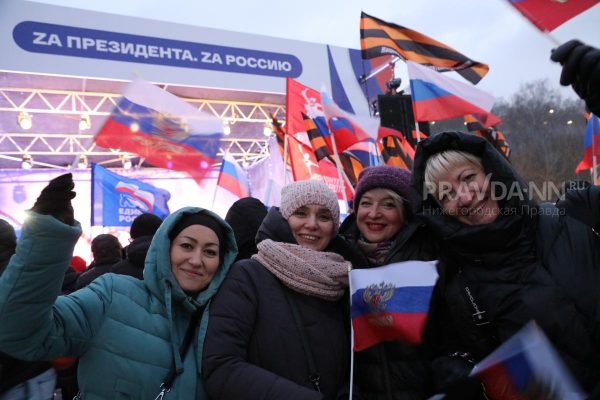 Опубликованы фото с митинга-концерта «Мы вместе. Своих не бросаем» в нижегородском парке Победы