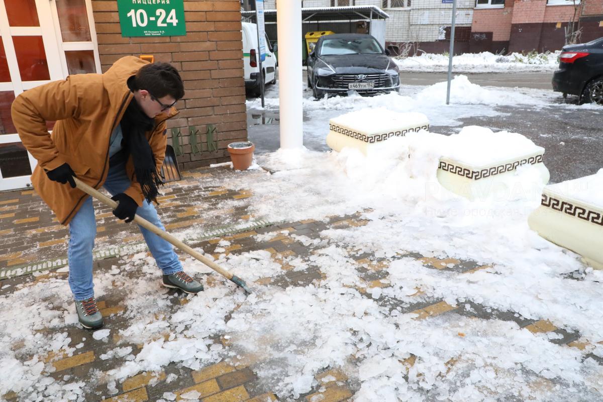 «Город ехал, коллапса не было»: Шалабаев оценил работу дорожных служб по борьбе с ледяным дождем