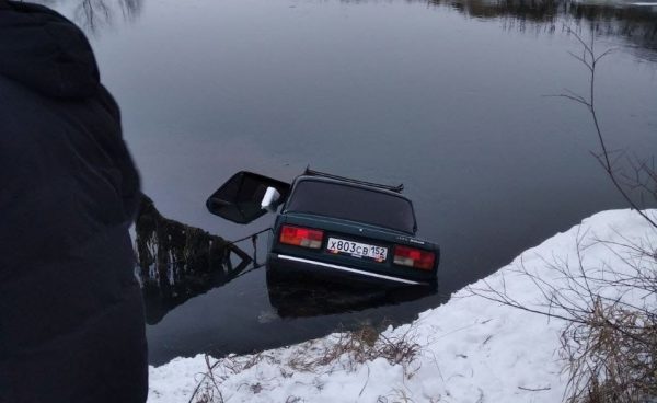 Мужчина съехал на машине в реку и утонул в Сергачском районе