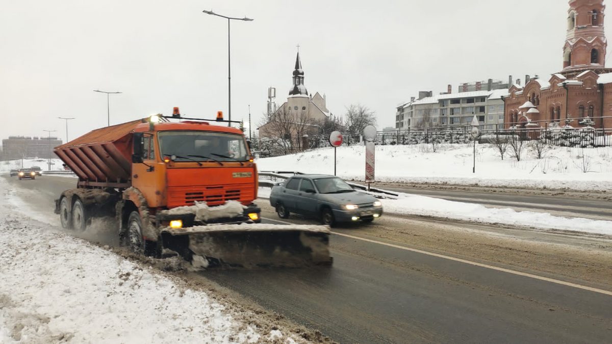 Более 15 тысяч кубометров снега вывезли с дорог Нижнего Новгорода за сутки