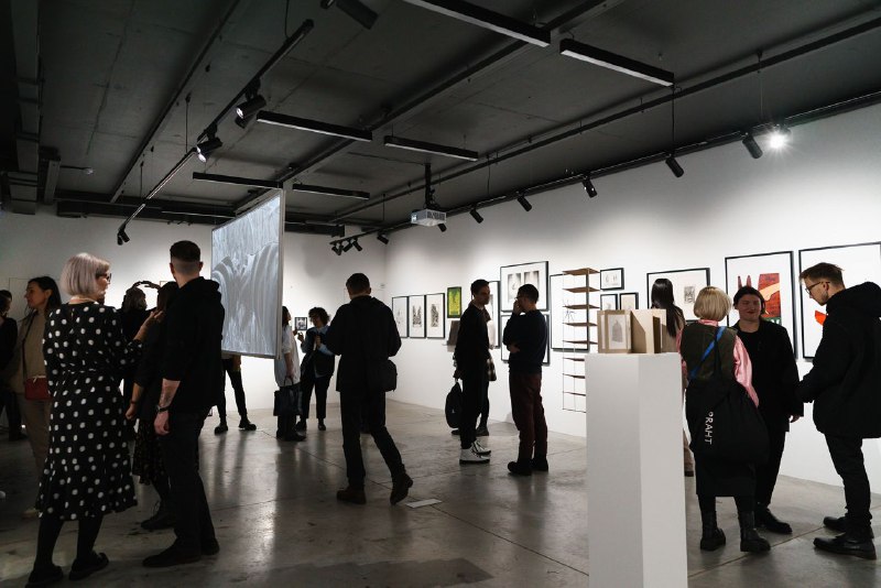 В новой экспозиции кураторы представят 50 тиражных произведений