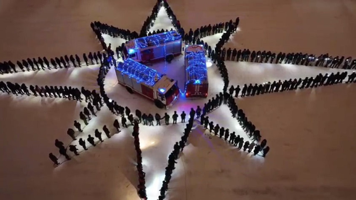 Более 500 огней засветились для спасателей Ленобласти в профессиональный праздник