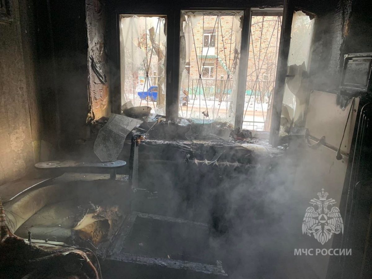 8 человек эвакуировали из-за пожара в жилом доме на улице Чаадаева