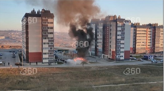 Четыре машины сгорели из-за взрыва в Волгограде