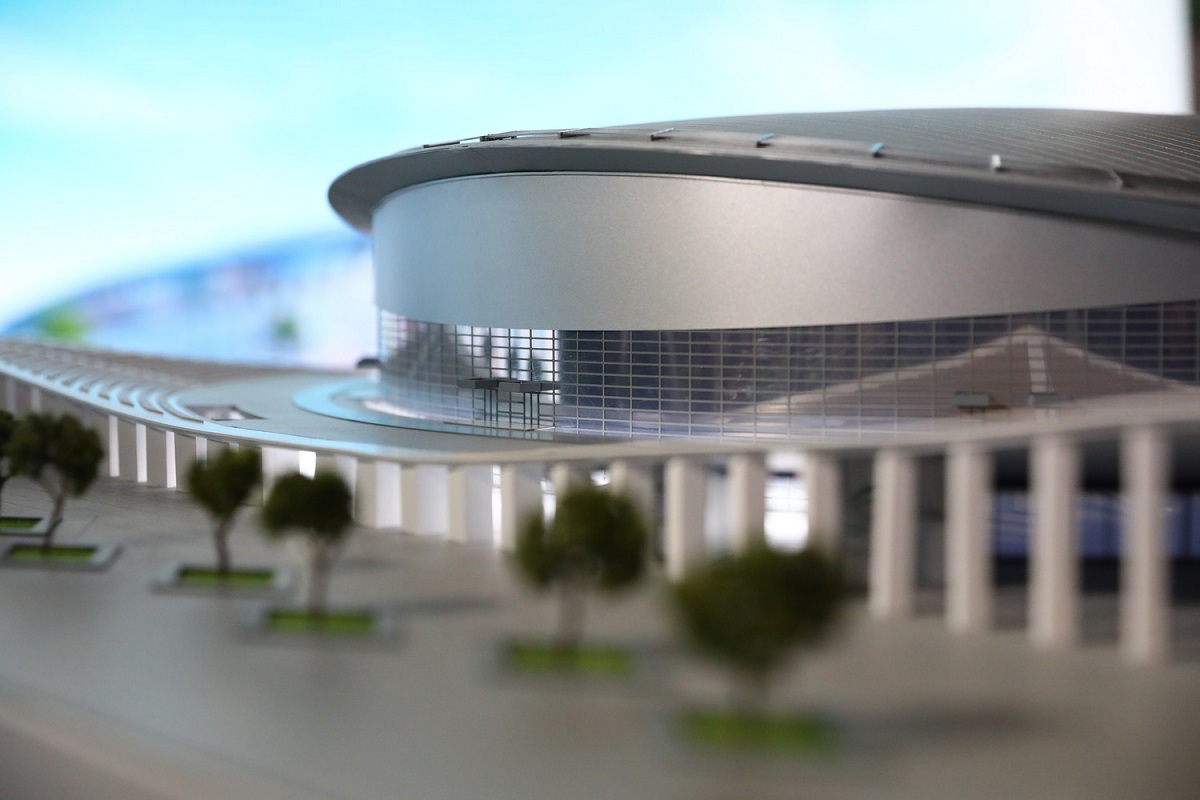 На площади 70 тысяч квадратных метров расположатся хоккейная площадка на 12 тысяч зрителей, малая ледовая арена на 200 зрителей, спортивный и тренажерные залы. Строительство закончат в 2025 году