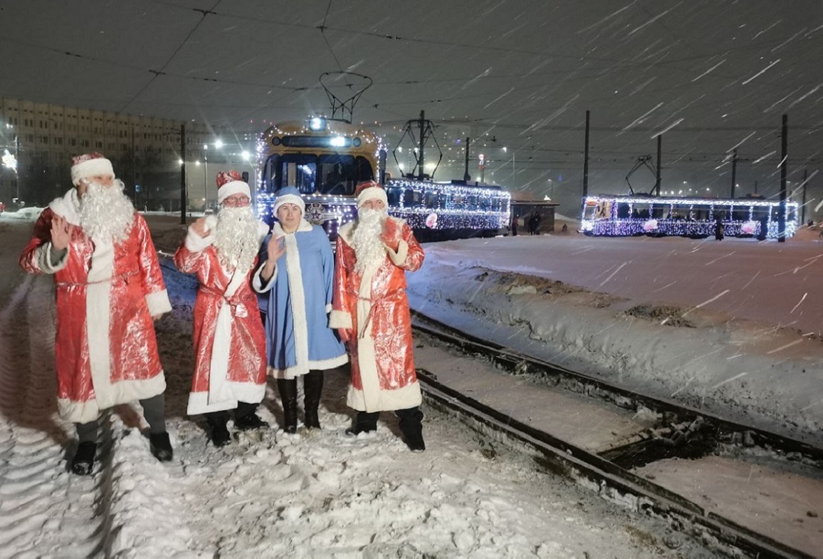 Пассажиров будут встречать Деды Морозы и Снегурочки