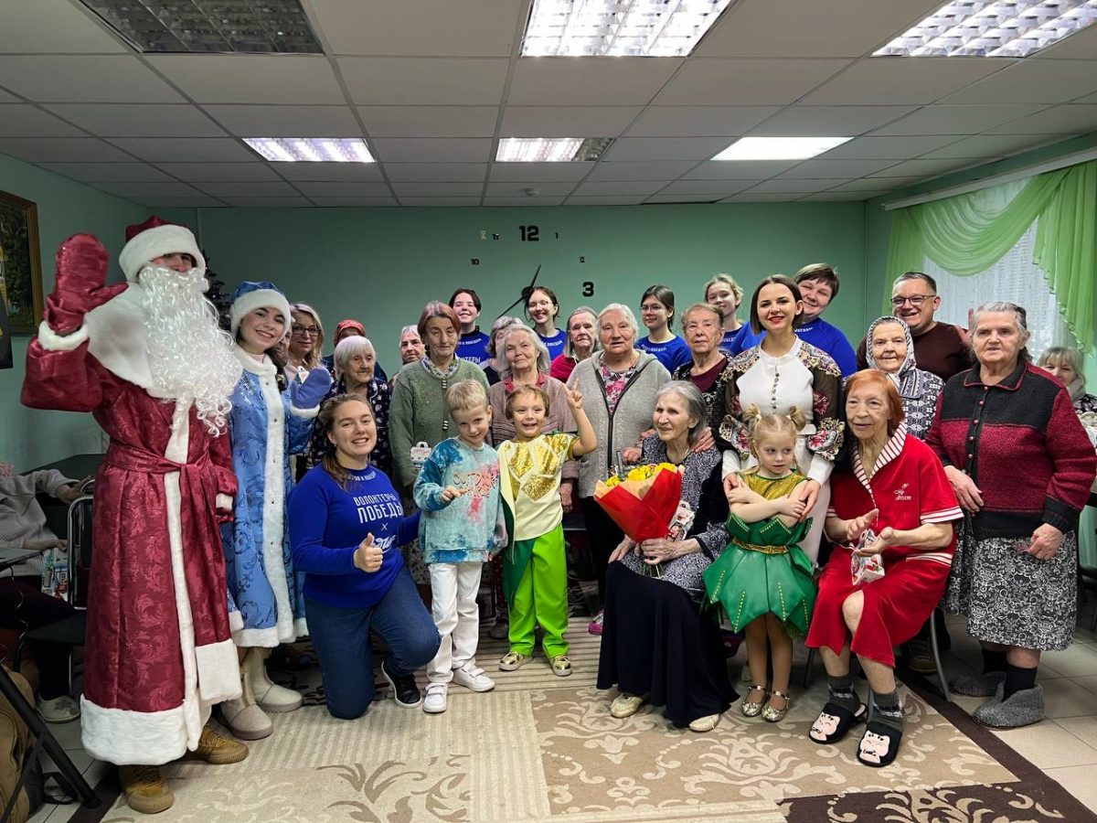 Волонтеры устроили праздник нижегородским пенсионерам