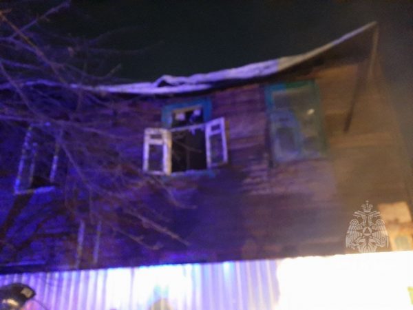 Расселенный двухэтажный дом сгорел в Ленинском районе
