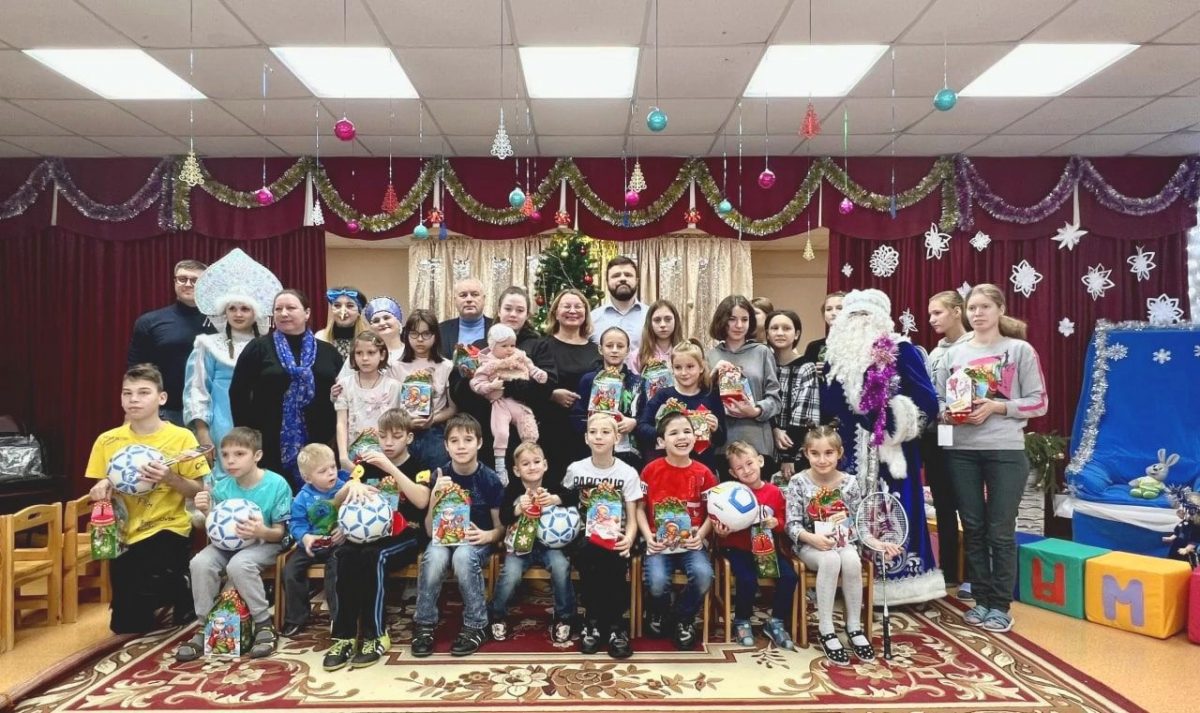 Депутат Госдумы Юрий Станкевич поздравил воспитанников Таремского детского дома с Новым годом