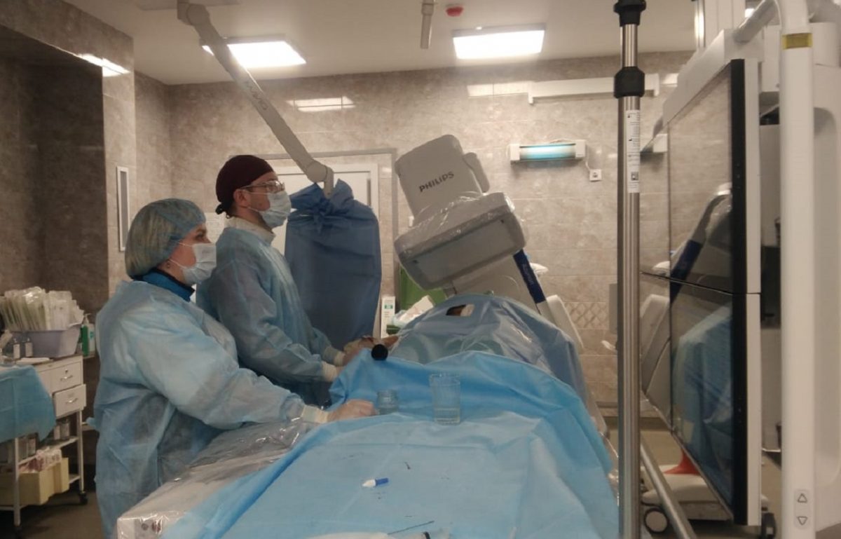 Уникальную операцию по экстренному стентированию сонной артерии при инсульте провели в областной клинической больнице им. Семашко