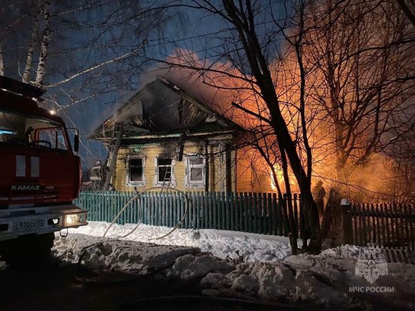 Два пенсионера погибли при пожаре в частном доме в Шахунье