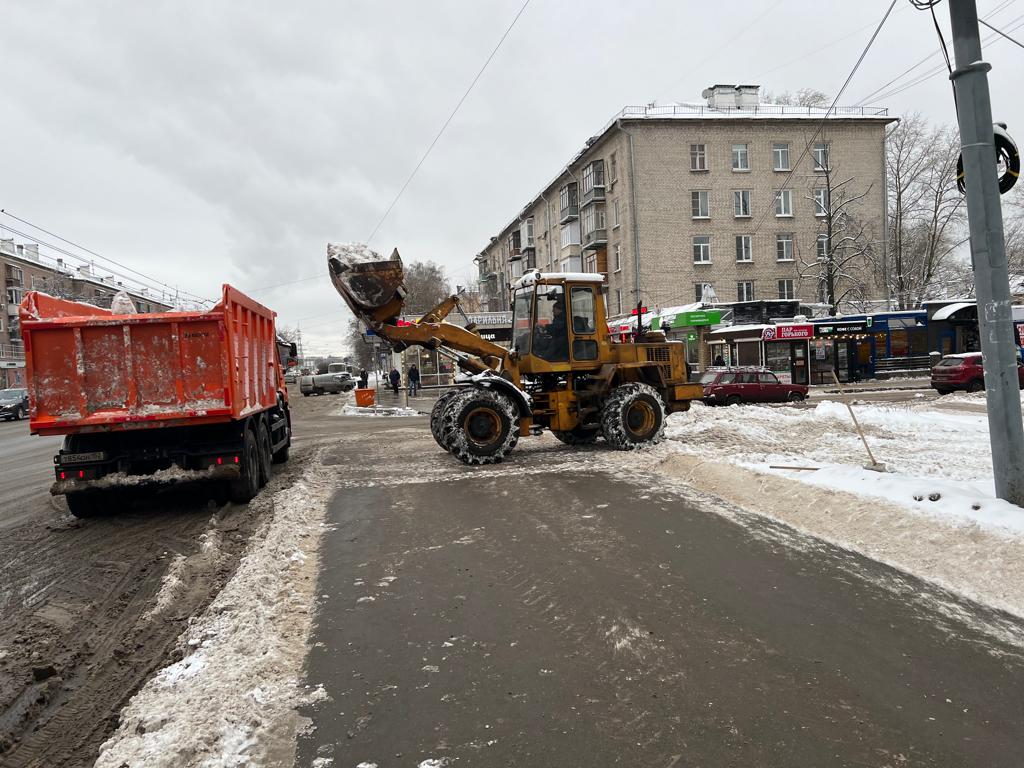 Почти тысяча рабочих в две смены задействованы на уборке в Нижнем Новгороде