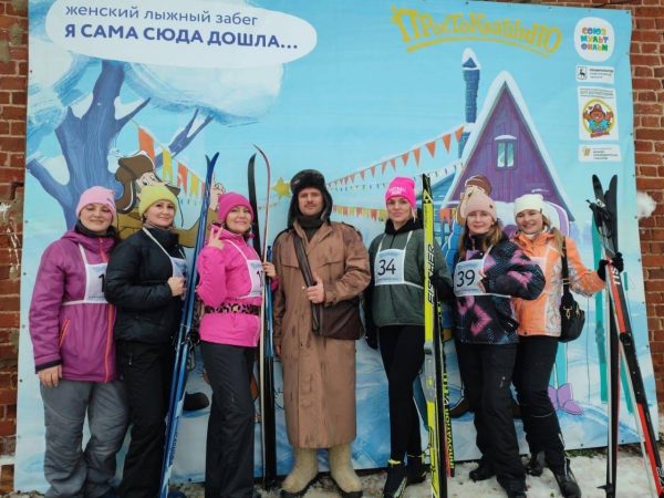 В нижегородской деревне Простоквашино прошел первый женский забег на лыжах