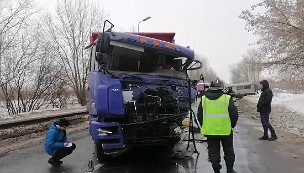 Водитель грузовика погиб в ДТП с УАЗом в Нижнем Новгороде