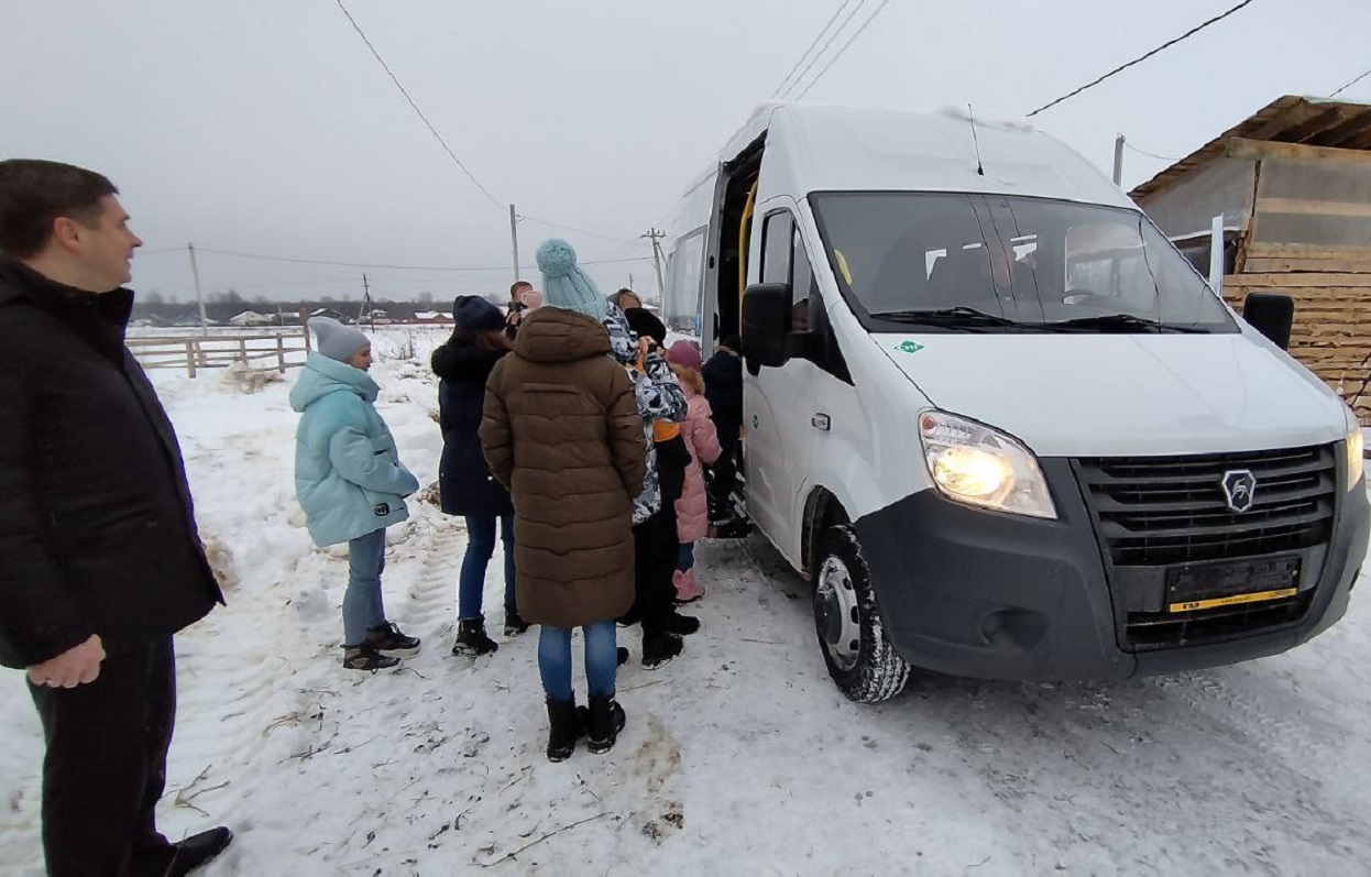 Многодетной семье из Балахнинского округа подарили автомобиль 29 декабря  2022 года | Нижегородская правда