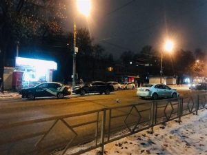 Два человека пострадали в массовом ДТП в Самаре