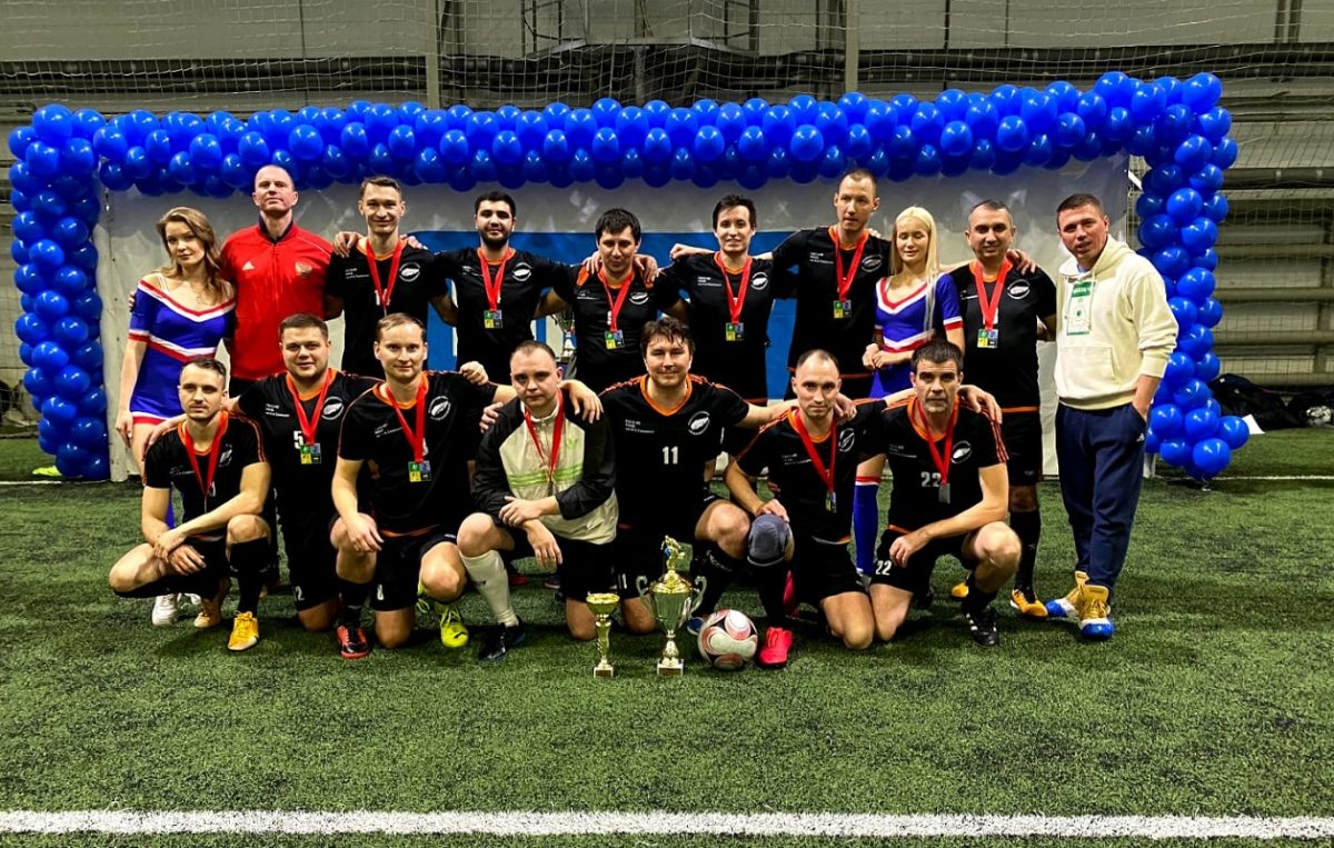 Команда областной больницы им. Семашко завоевала «серебро» в Кубке по мини-футболу «Наука и МедФарм-2022»