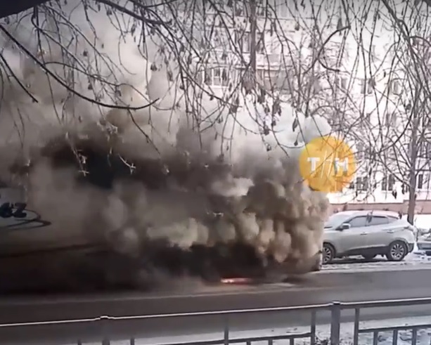 Автобус загорелся на улице Веденяпина в Нижнем Новгороде