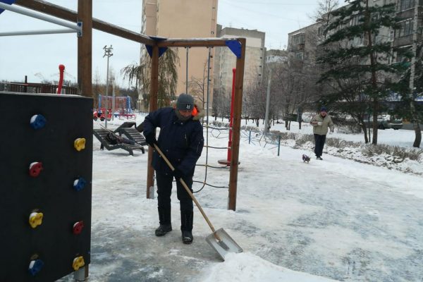 Более 400 единиц техники и более 1 000 рабочих убирали снег в Нижнем Новгороде в минувшие сутки