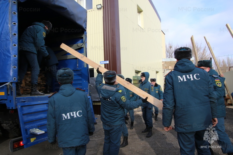 6 тонн гуманитарного груза доставили нижегородские спасатели коллегам в Харцызск ДНР