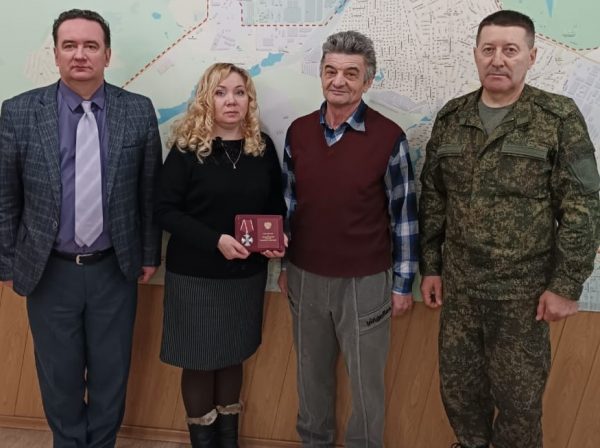 Матери погибшего в спецоперации нижегородца Михаила Раку вручили Орден Мужества