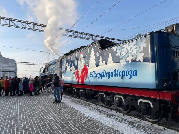 Новогоднее чудо в городе: как нижегородцы встретили поезд Деда Мороза