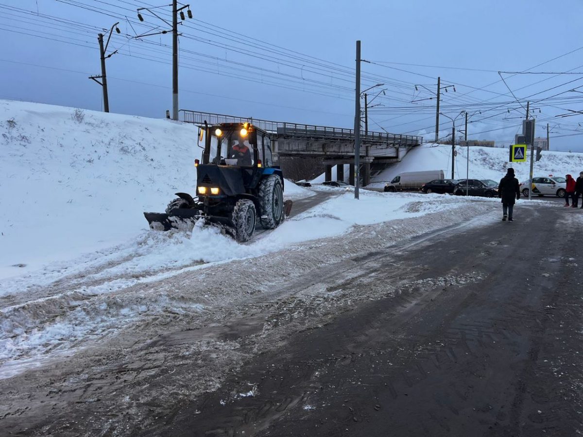В Нижнем Новгороде продолжают ликвидировать последствия снегопада